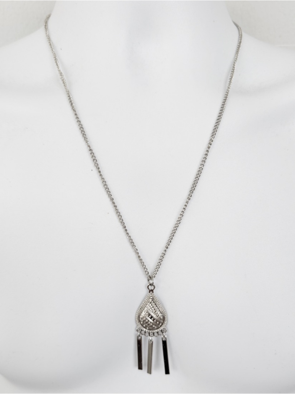 Metallic silver etched teardrop wind chime style pendant necklace